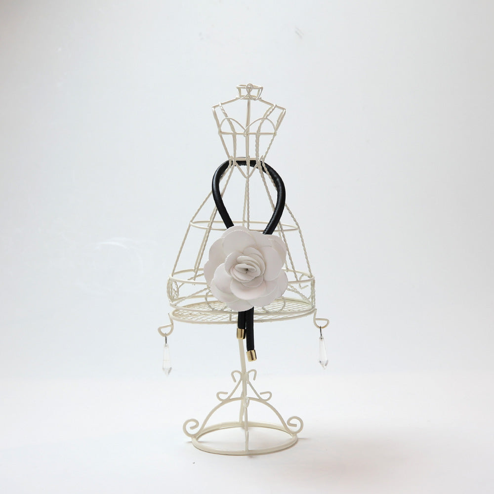 CameliaNecklace